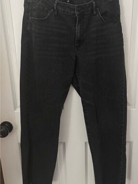 Women’s Straight Leg Jeans in Black